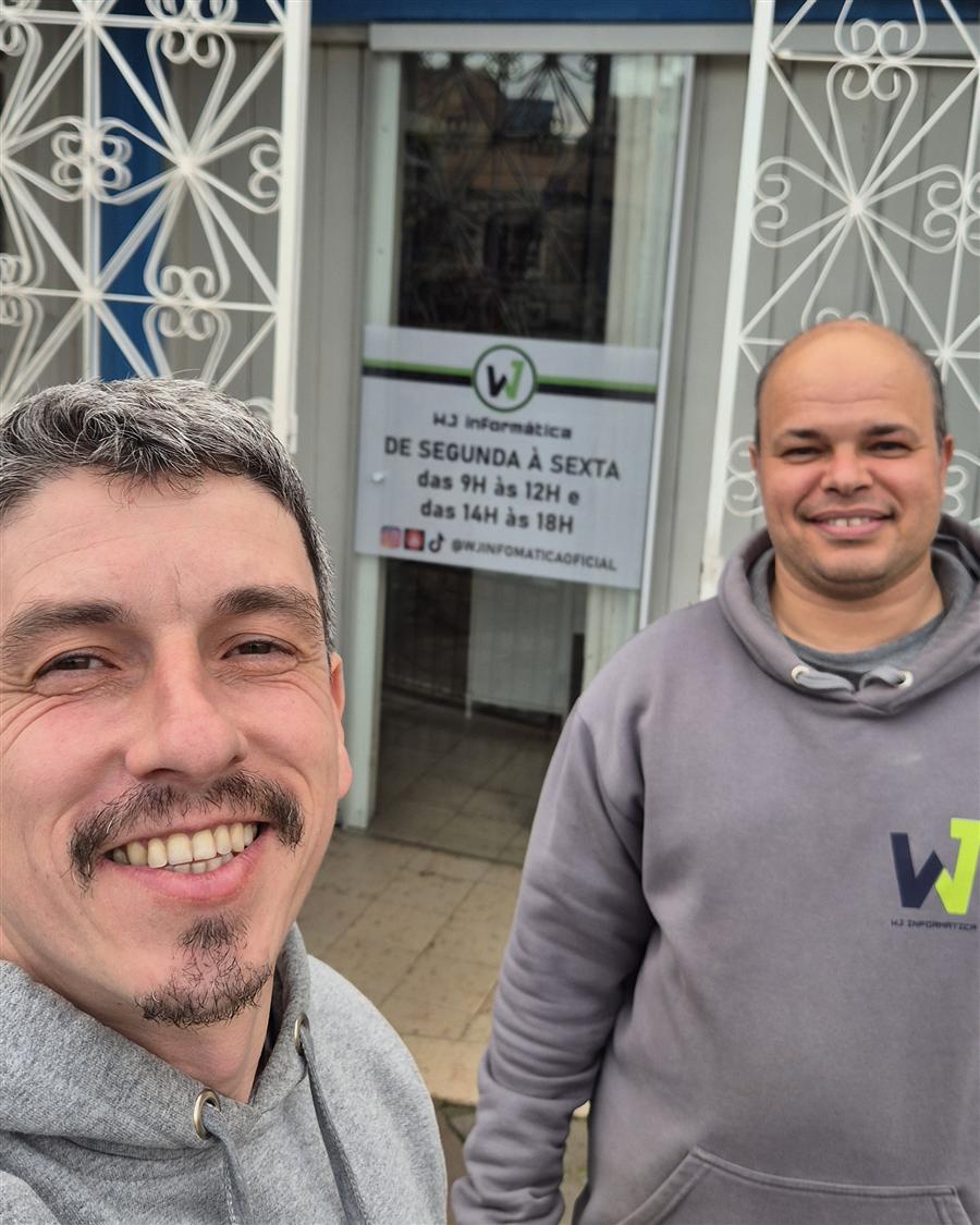 Wellington Siqueira e José Leonardo, fundadores da WJ Informática